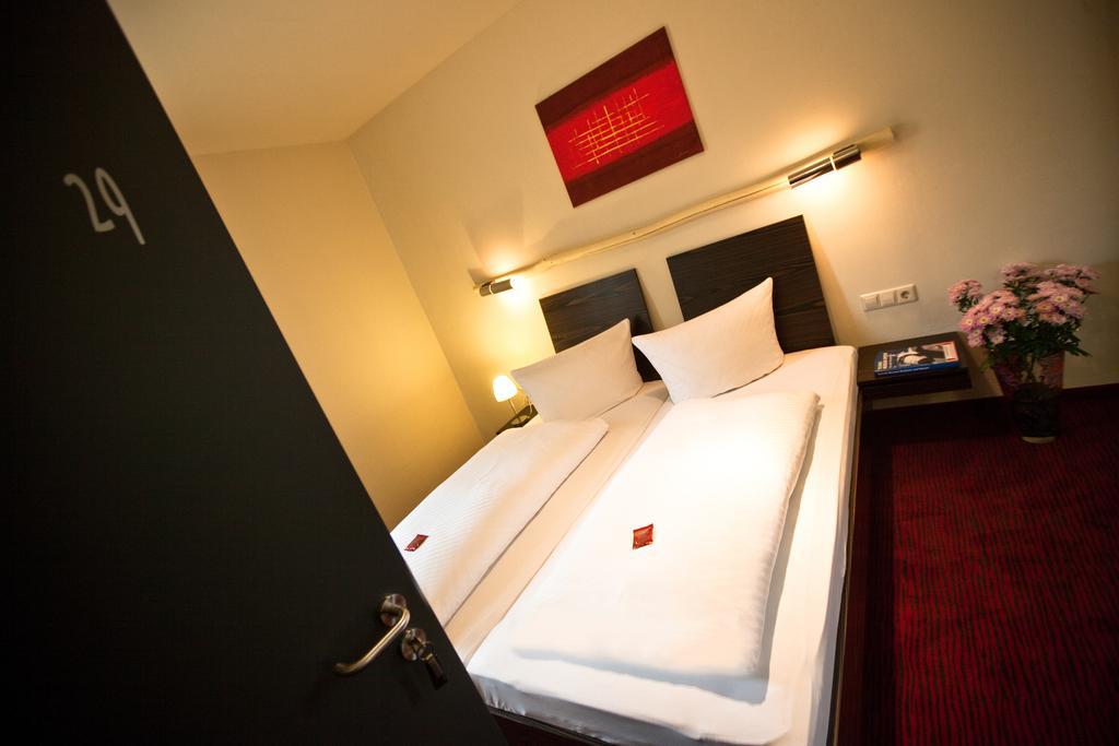Hotel Speyer Am Technik Museum Room photo